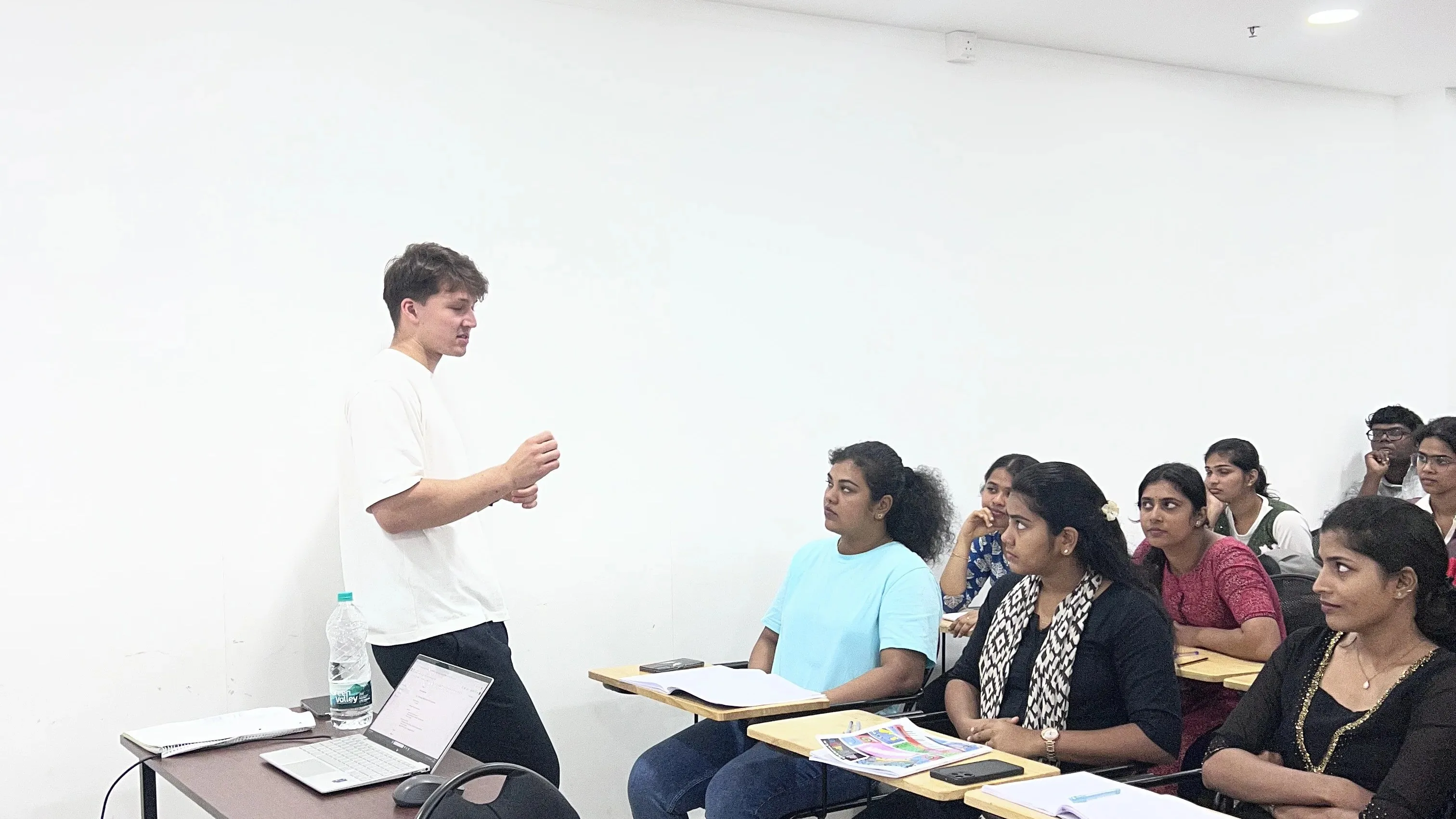Real Classroom - Native German Teacher with KAAM-IN Students
